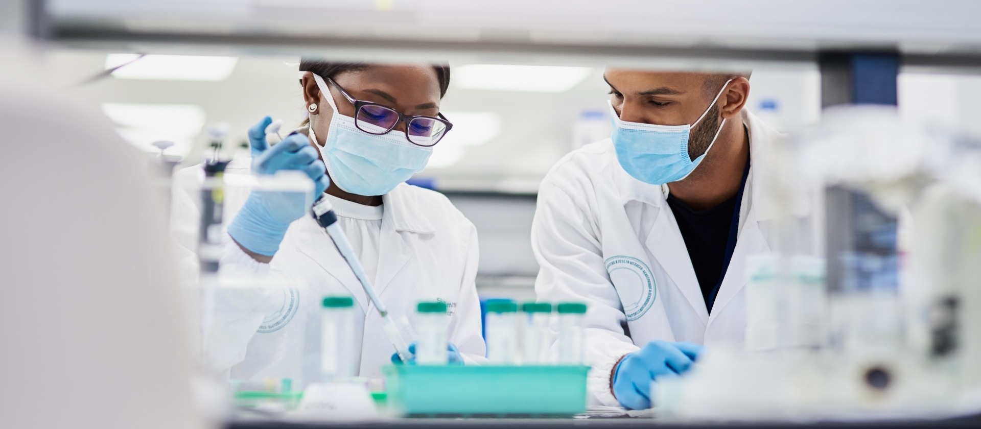 two-scientists-in-lab
